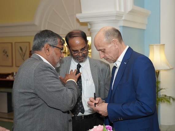 Mike Muralidharan tweet media