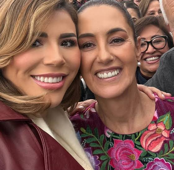 johnwickmx's tweet image. Ahora resulta que este par de angelitos no sabían a qué se dedicaban sus maridos, pero bien que disfrutaban de los lujos sin preguntar.