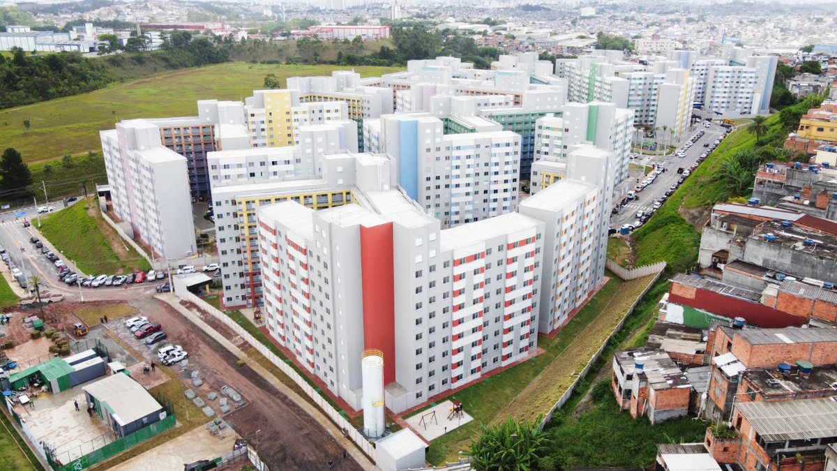 Mais uma entrega marcante: nesta sexta (23), outras 234 famílias vão realizar o sonho da casa própria em Embu. Só nesta semana, o Casa Paulista já entegou 470 moradias.