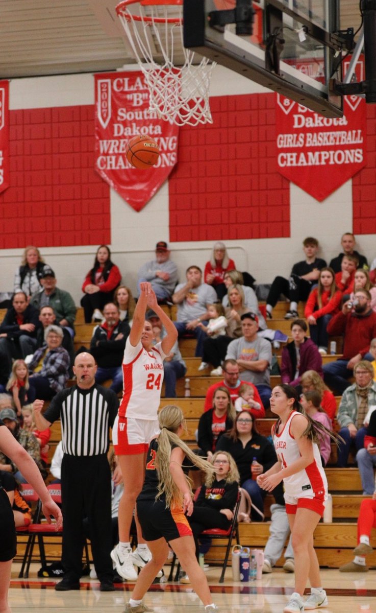 UNProspects's tweet photo. 2026 6’3 F Nebraska Commit Senior Year Stats 

30 PPG
15 RPG
4 APG
3 SPG
5 BPG

64%  FG
64% 3PT
83% FT https://t.co/7KQ5NKRG8r