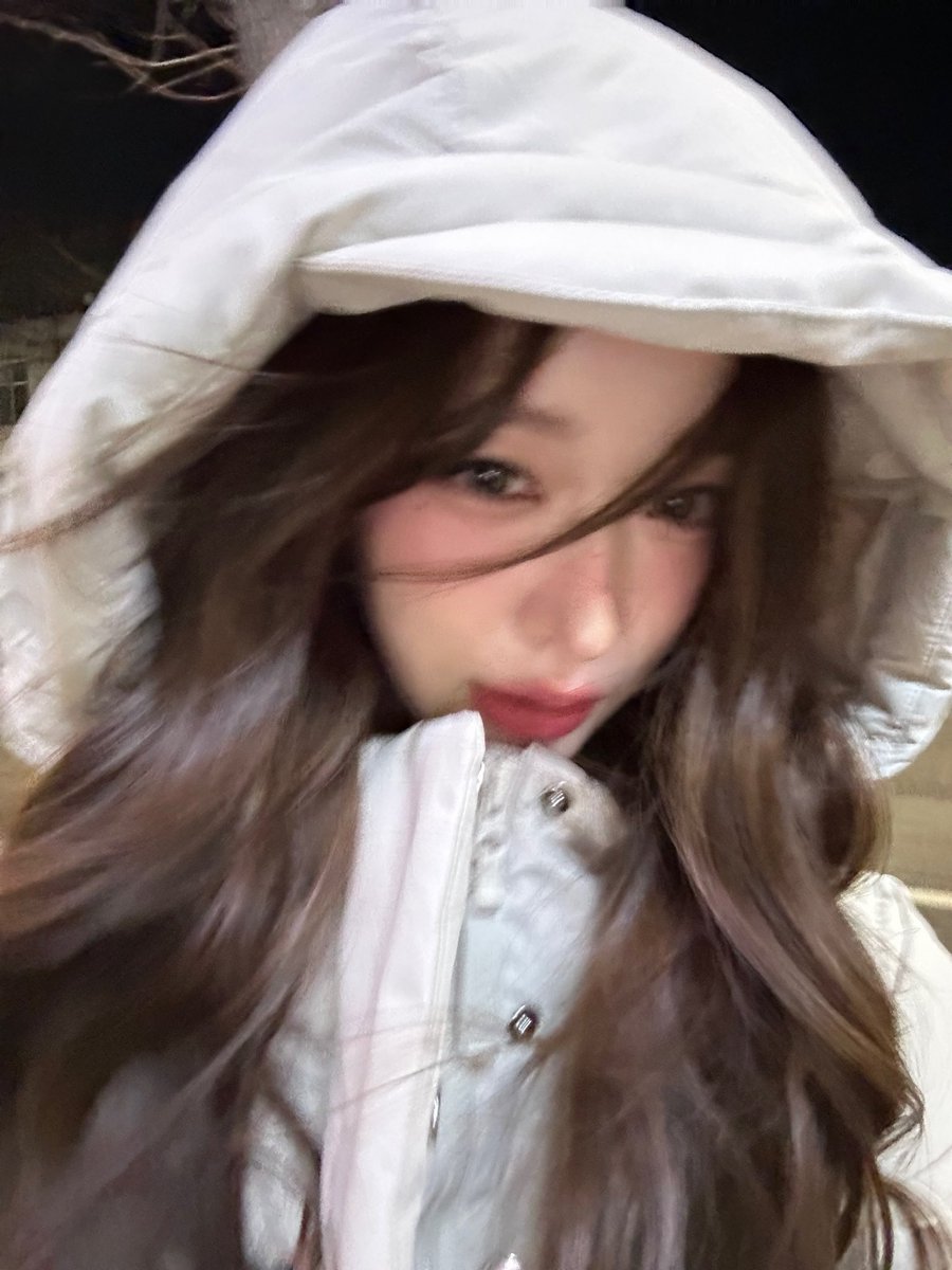 runmitchi's tweet photo. 이쀤이 눈에
이뿐 작은 코
하얀 털옷을 입은 예쁜 아기개 https://t.co/RmSTzuFA8E