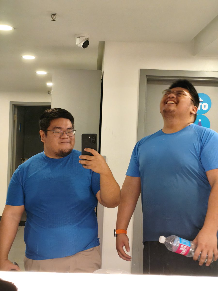 rev_coded's tweet image. Gym together @pad_kraPau