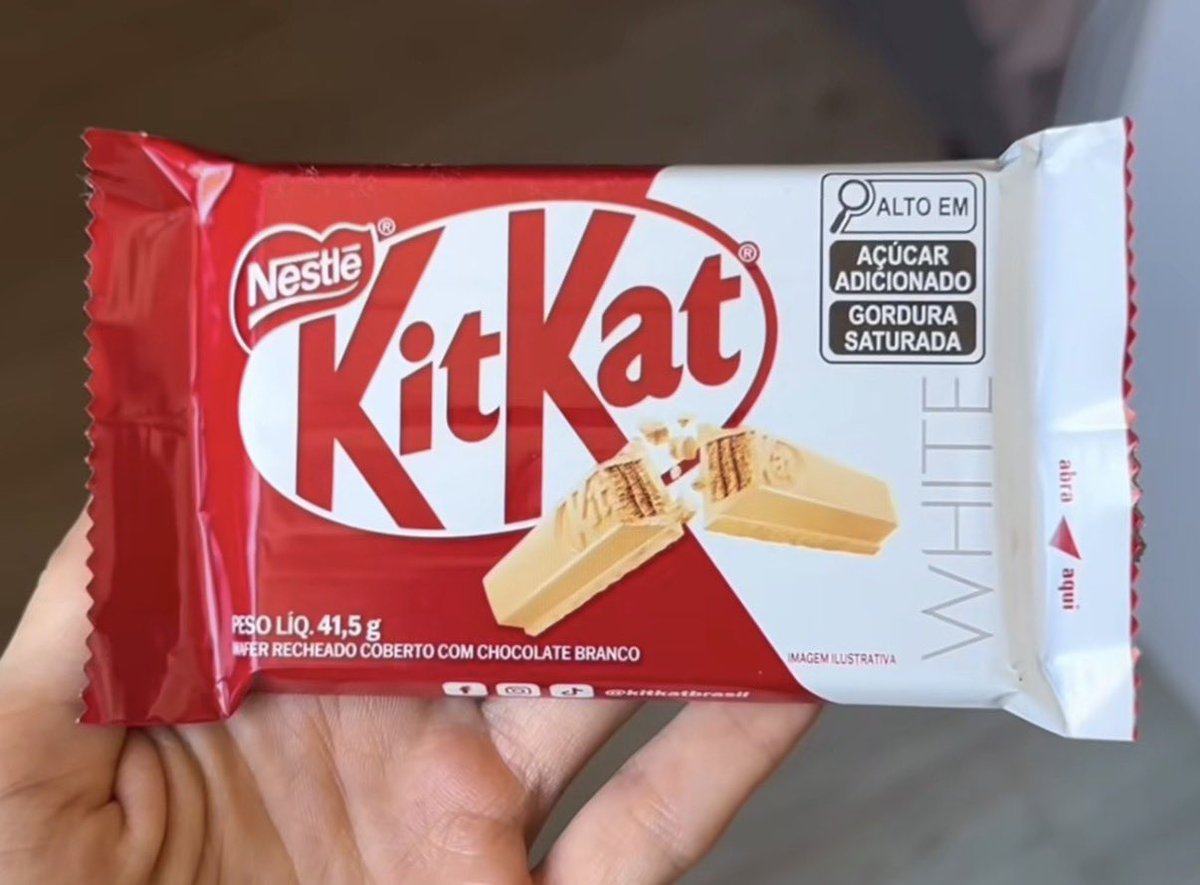 h4brev's tweet image. Atualizaram a fórmula do KitKat, agora não é mais chocolate e sim “cobertura sabor chocolate”

não vai sobrar nada com o mínimo de qualidade no bostil