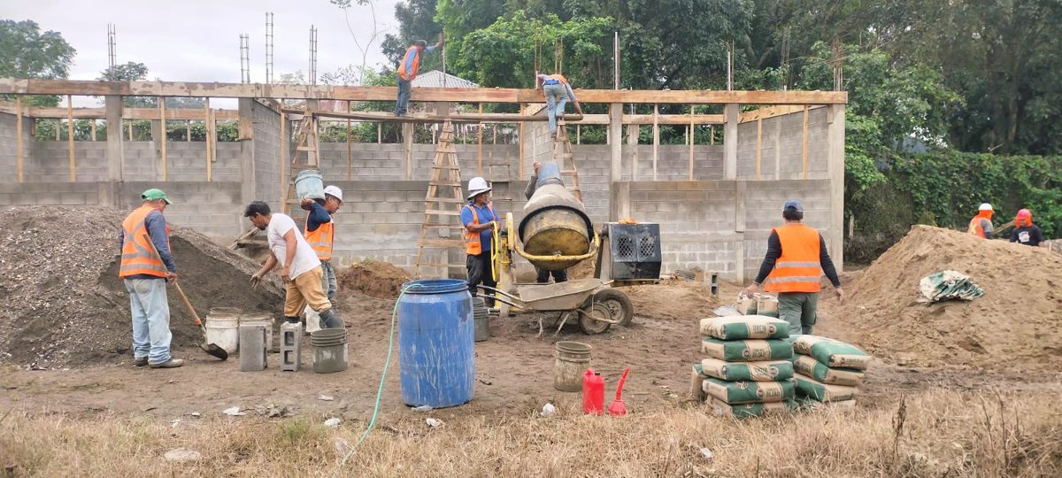 RamiroOcasio's tweet photo. We’re starting the year with a lot of motivation and purpose.
As part of our ongoing work in Honduras, we are building two schools at the same time: one in Choloma, Cortés, focused on serving children with autism, and another in El Progreso, Yoro, for the Las Minas community.

Seeing the construction progress and the community’s support reminds us that real impact is only possible when we work together. @FEIHonduras 
#Honduras #Escuelas #Feih