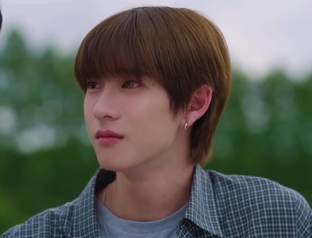 หลงรักแววตาน้องธูป 😭😭

SINGSA LATAI EP12

#สิงสาลาตายEP12