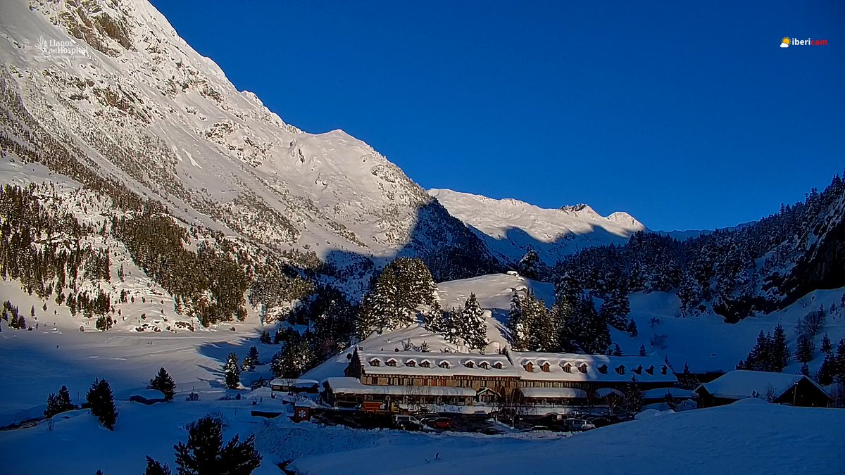 Espectacular #hotelllanosdelhospital #Benasque  #nieve

<a href="/AEMET_Aragon/">AEMET_Aragón</a> <a href="/AEMET_Esp/">AEMET</a> <a href="/Huesca_LaMagia/">Huesca La Magia</a>
<a href="/Benasque_/">Benasque 🏔️ Info</a> <a href="/ValleBenasque/">Valle de Benasque</a> <a href="/eltiempo_atv/">Aragón TV El Tiempo</a>
<a href="/ElTiempo_tve/">El Tiempo en TVE</a> <a href="/lasextameteo/">La Sexta Meteo</a> <a href="/ElTiempoA3/">El Tiempo de Antena 3</a>
<a href="/meteobenas/">Dani Mora</a> <a href="/TURISMOBENASQUE/">Turismo de Benasque</a> <a href="/MeteoredES/">Meteored España</a>
<a href="/RAM_meteo/">RAM: Revista del Aficionado a la Meteorología</a> <a href="/ElTiempoes/">Eltiempo.es</a> <a href="/CarlosDezaDeza/">Carlos Deza</a> <a href="/lugaresdenieve/">Lugares de Nieve</a>