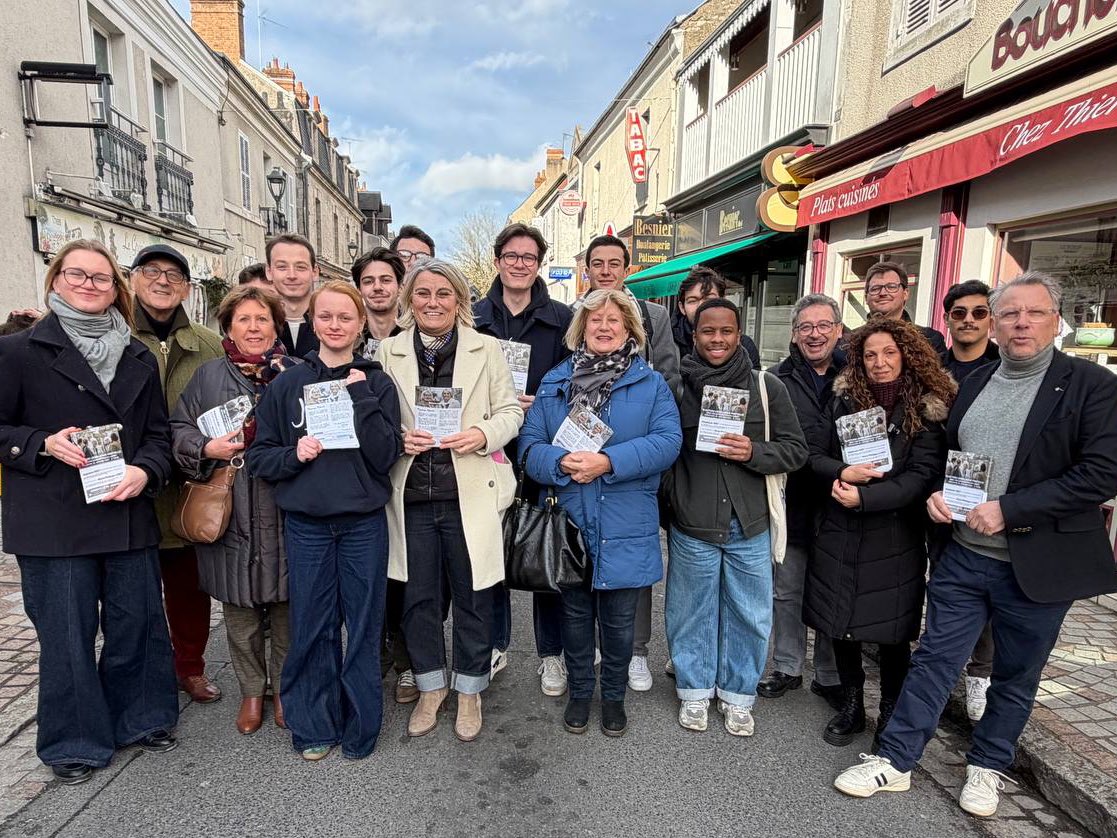 À Olivet, dans le Loiret, aux côtés de <a href="/lesjem45/">Les Jeunes en marche Loiret</a> pour le dernier jour de campagne de <a href="/stephanie_rist/">Stéphanie RIST</a>.

Face au RN populiste et voleur (rends l’argent <a href="/MLP_officiel/">Marine Le Pen</a>), chaque voix compte. Pas une ne doit manquer ! 🚀