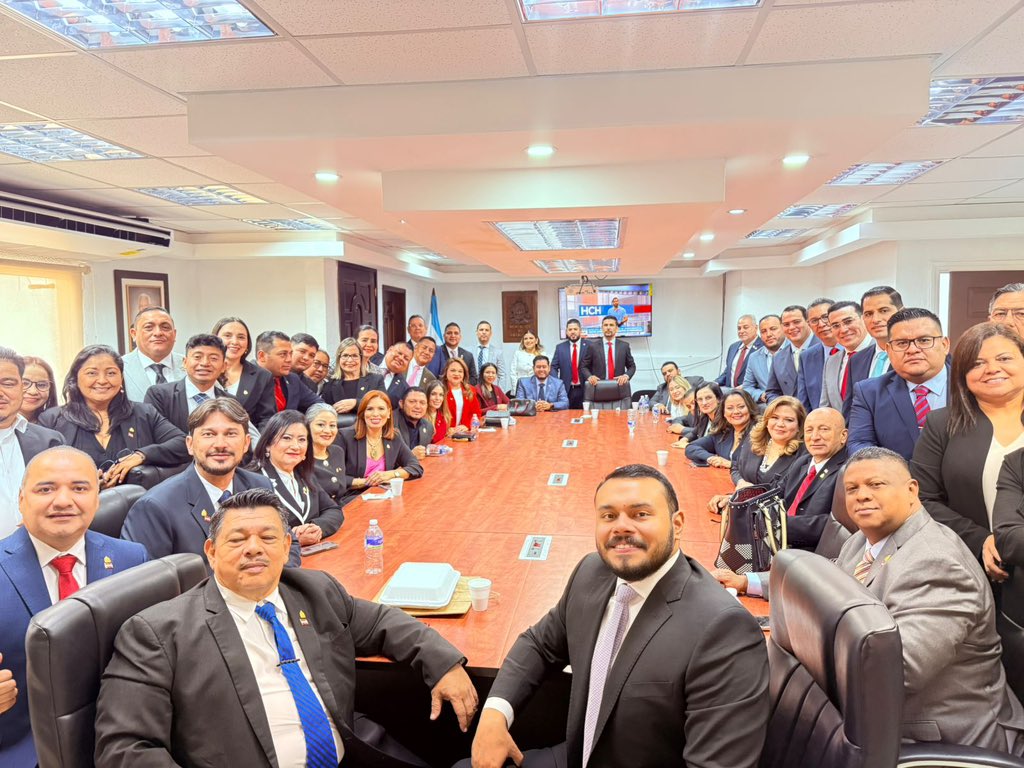 En la Bancada del <a href="/PLHonduras/">Partido Liberal de Honduras</a> estamos listos para ser una digna representación de las familias Hondureñas, luchar por lo que les favorece y defenderlas de lo que les perjudica. ¡Viva el Partido Liberal! ¡Viva Honduras! 🇦🇹🇭🇳