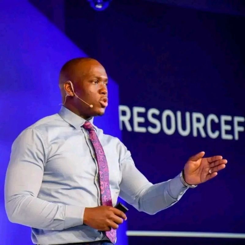 _Hybreed_'s tweet image. “I started my chicken business with just one feather”