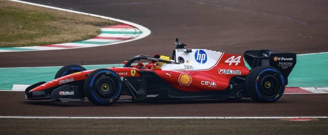 🚨 | Corriere reports that Lewis Hamilton’s new race engineer will be Carlo Santi (former engineer of Kimi Raikkonen), on an interim basis. 

Carlo will hold that position temporarily as Ferrari is hiring someone from McLaren to be Hamilton’s right hand.