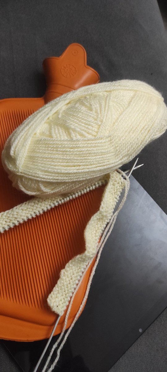 Babamın deyimiyle su torbası seni ısıtsın diye önce sen onu mu ısıtıyorsun 🤭 hayır benim sıcak su torbamın nesi eksik yani.. terapi dediğin 🤗
#CUMA 
#akşam