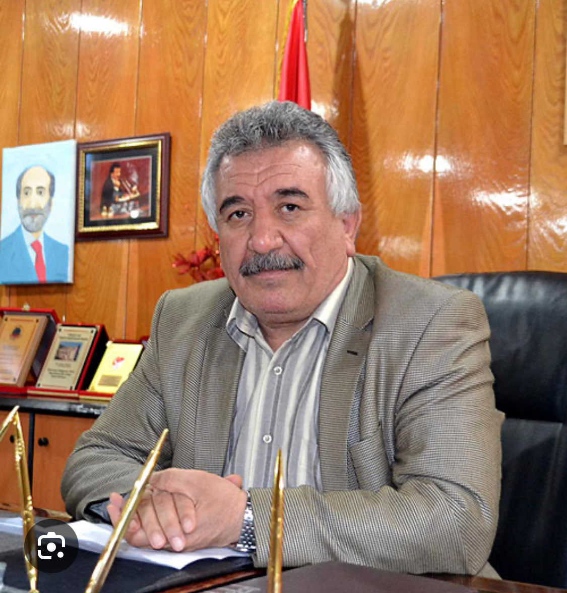 Kendisiyle çalışmaktan onur duyduğum Sn.Selim sadakı,kaybettik tüm halkımızın başı sağ olsun

Bir anı:
Konuşmacı olarak mitinge giderken, ani frenle başı araç camına çarpmış,kanamıştı. 
"Umarım bu mücadelede dökülen son kan
bu kan olur."demişti onun da gözleri barışa açık gitti.