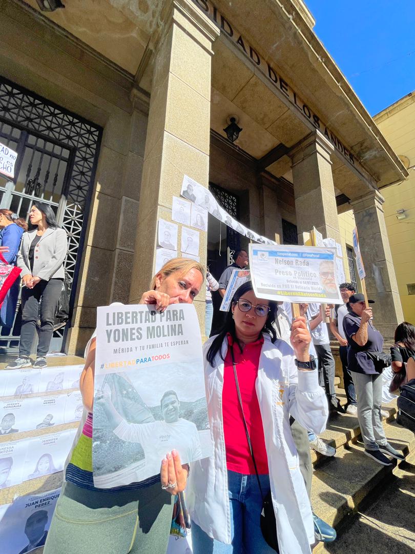 Desde la Universidad de Los Andes, alzamos nuestras voces exigiendo la libertad plena para todos los presos políticos, el respeto a los derechos humanos y al pensamiento crítico!