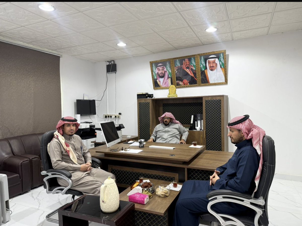 تشرفت جمعية الخدمات الانسانيه في نجخ بزيارة من مركز التنمية الاجتماعية بعنيزة،
يمثلها
الأستاذ/ نواف الحسون
مدير وحدة الإشراف والمتابعة المجتمعية

والأستاذ/ فهد السويداني
مدير وحدة الخدمات المساندة

وجرى خلال الزيارة الاطلاع على برامج الجمعية وأنشطتها وبحث عدد من الموضوعات ذات