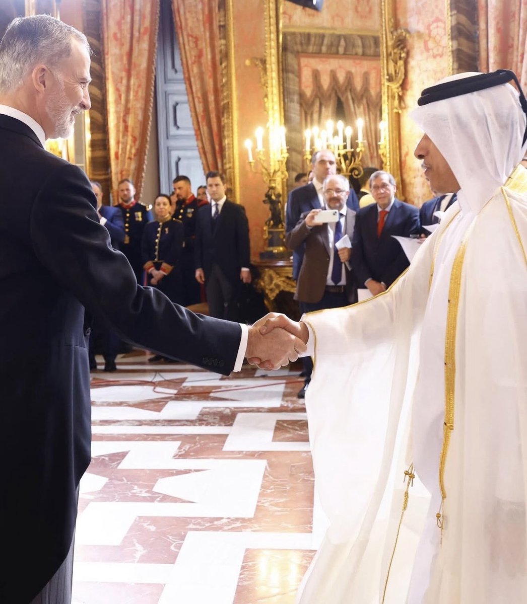 QatarEmb_Spain's tweet photo. شارك سعادة السفير/ سالم بن مبارك آل شافي، سفير الدولة لدى مملكة إسبانيا في حفل استقبال جلالة ملك إسبانيا فيليب السادس للسفراء المعتمدين لدى المملكة في القصر الملكي.

SE el Embajador Salem Al Shafi acudió a la tradicional recepción anual al cuerpo diplomático acreditado en España. https://t.co/ZGT2FkpX2I