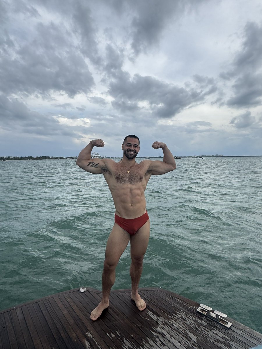 zoyboy_'s tweet image. i love miami