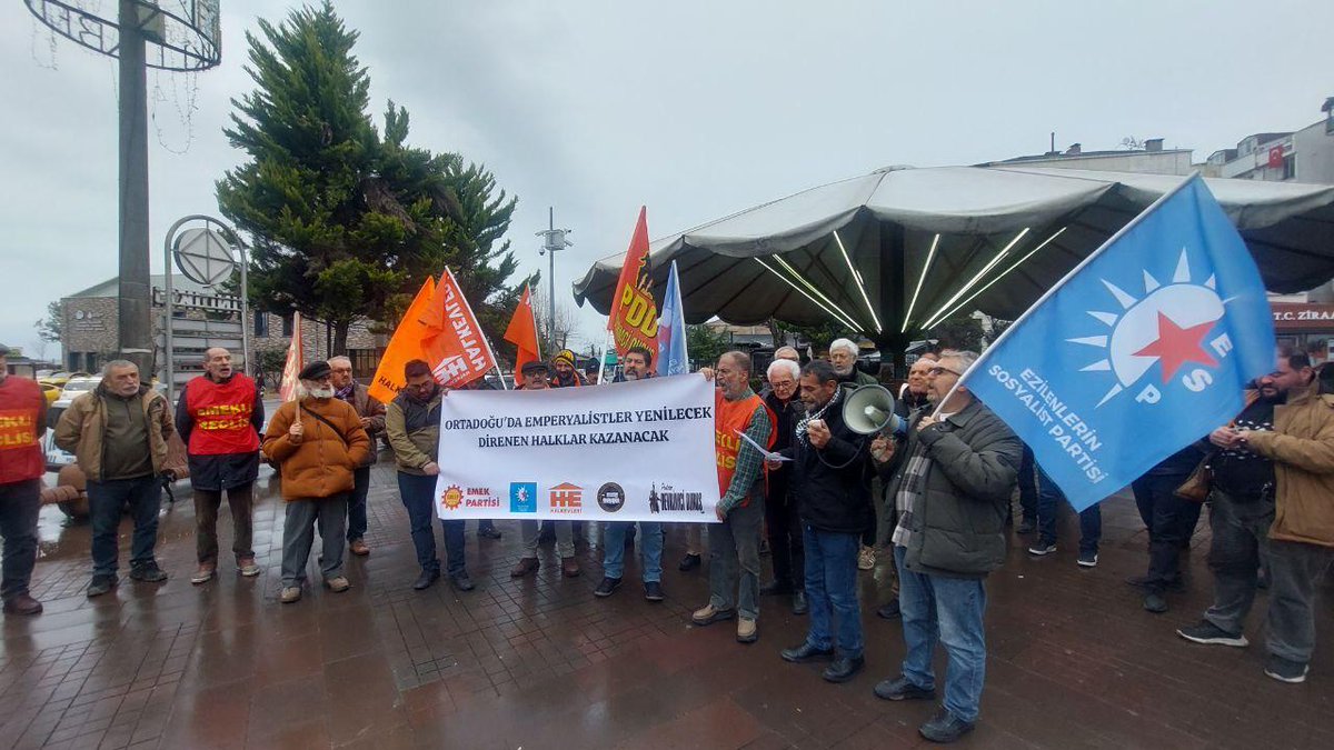 kuzeyteve's tweet image. Fındıklılı Devrimciler Rojava’ya Saldırılara Sessiz Kalmadı. “Emperyalist Barbarlığa Boyun Eğmeyeceğiz” kuzeyteve.com/findiklili-dev… #ABD #devrimciler #fındıklı #rojova #saldırı #tepki #Dünya