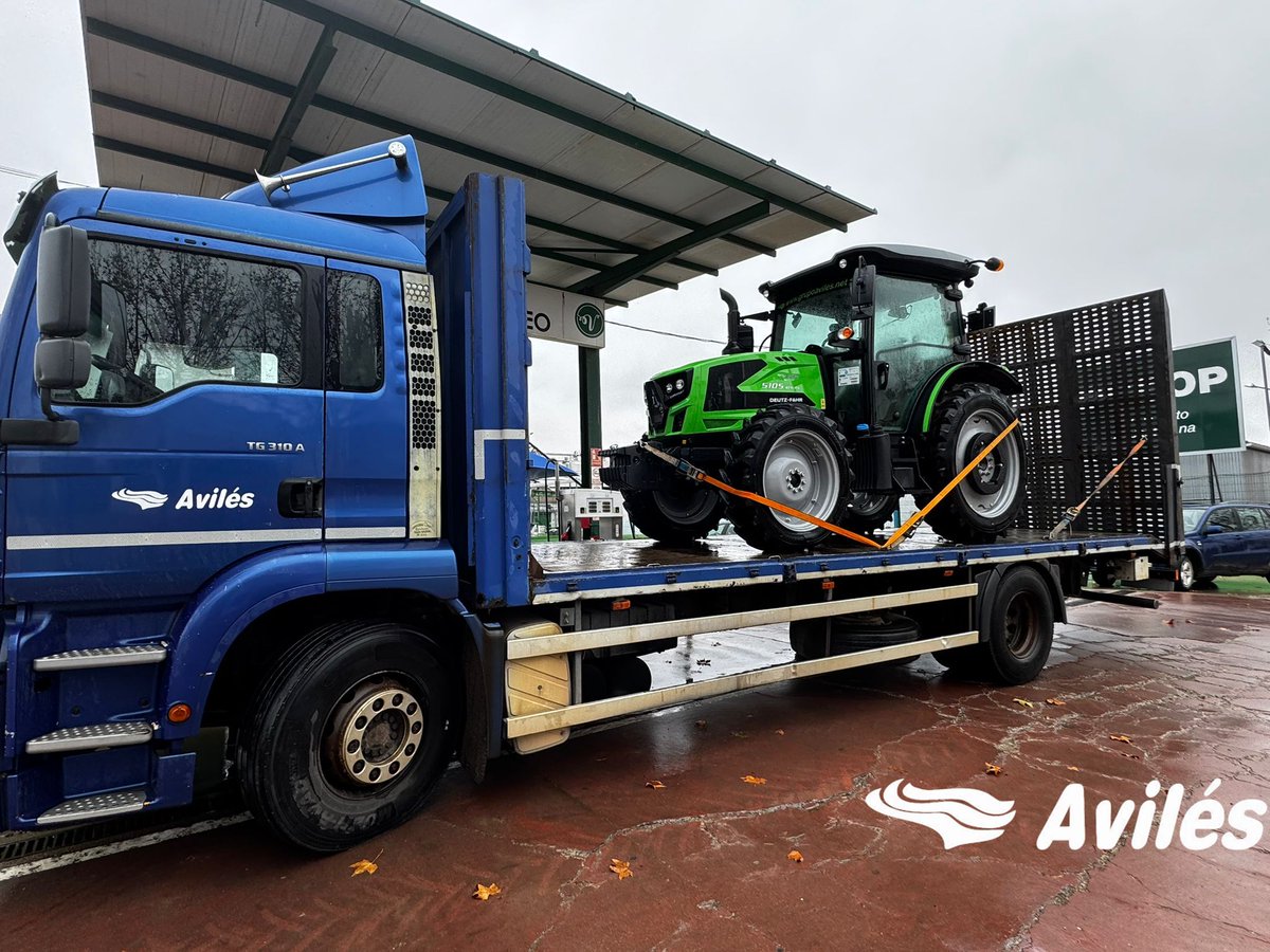 ‼Buenas tardes familia‼

Nuestro Gerente de Ventas, Javier Avilés realiza la entrega de un tractor Deutz-Fahr modelo 5105 Keyline, a nuestro cliente Vicente Ochovo de la localidad de Villarrubia de los Ojos, Toledo.