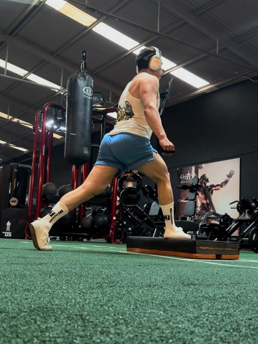 Alexjandro0210's tweet photo. Estocadas o desplantes con base frontal 🍑🦵🏼 #estocada #Gym #Fitness #desplantes #teambossangelito https://t.co/izL1p8YMGX
