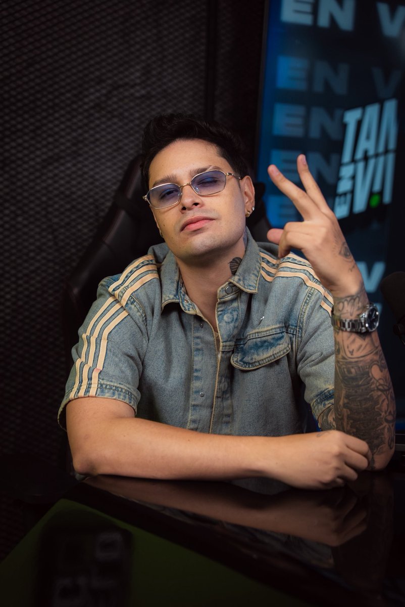 Ayer terminó mi participación en Tamo en vivo y tengo que agradecer profundamente a todo el equipo de @dimeloking por brindarme este espacio para hacer algo que disfruto tanto, llevo años trabajando en mi esquina, madurando, aprendiendo, reconociendo mis errores para cada día ser