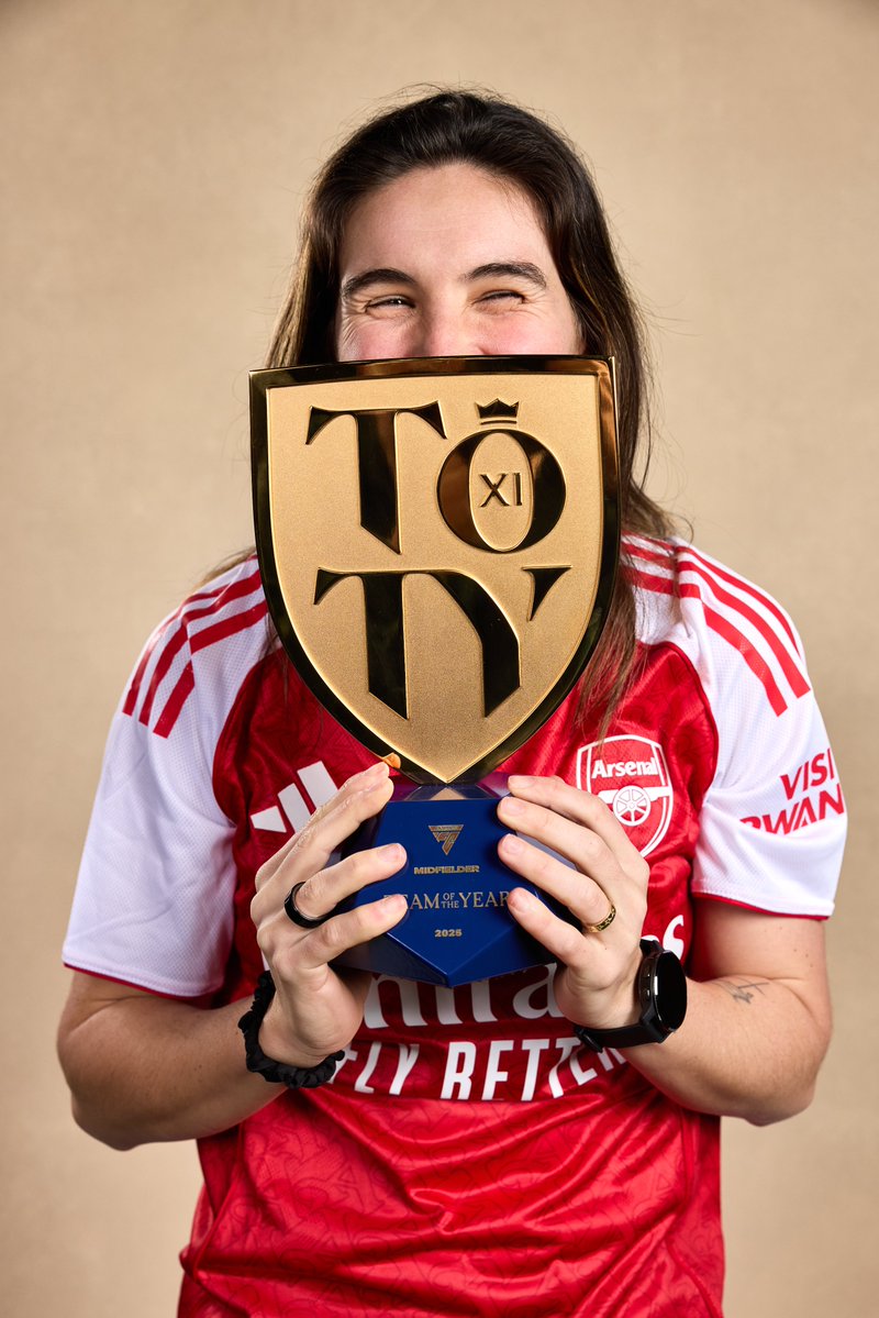 BarclaysWSL's tweet image. Three Gunners. One #FC26 Team of the Year. 🔴⚪ 
Congrats Alessia, Leah &amp;amp; Mariona! #TOTY