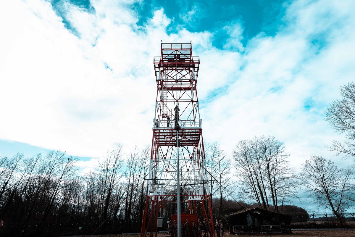 École des troupes aéroportées tweet media
