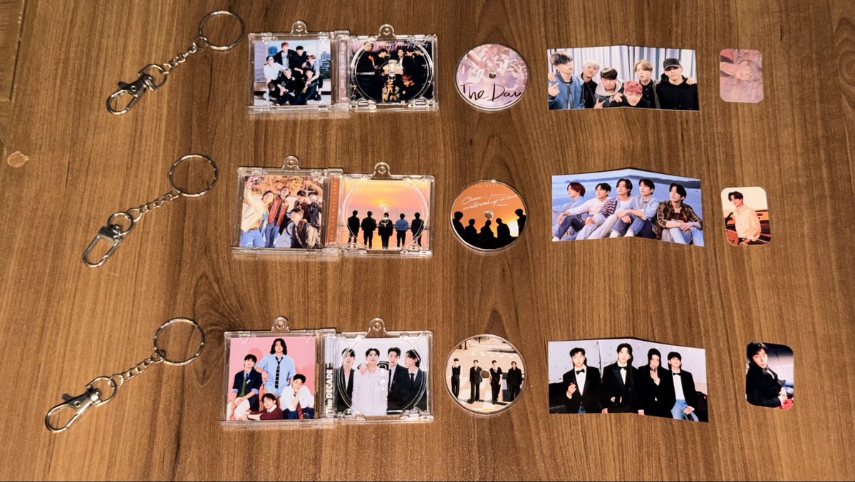 Just arrived today!The Decade of DAY6

Unboxed my freebies from a friend who made this rush 😭 with mini cd poster at pc random🥹🤣

First two rows are very limited 😅 the rest are “The Decade” CDs 
#The_DECADE_MANILA #TheDECADEinManila 
#DAY6_10th_Anniversary_Tour 
#DAY6inManila