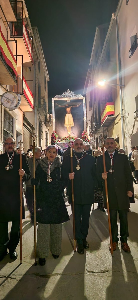 Encuentro de hermandad en Cabra del Santo Cristo (Jaén) por el 389 aniversario del Sagrado Lienzo del Cristo de Burgos. Convivencia y devoción compartidas.