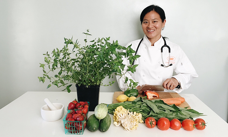 KPMedSchool's tweet photo. Dr. Linda Shiue combines food, cooking, and science to create healthier communities. Read more: https://t.co/BHYCZV7CK9 https://t.co/fwJvZrwuH0
