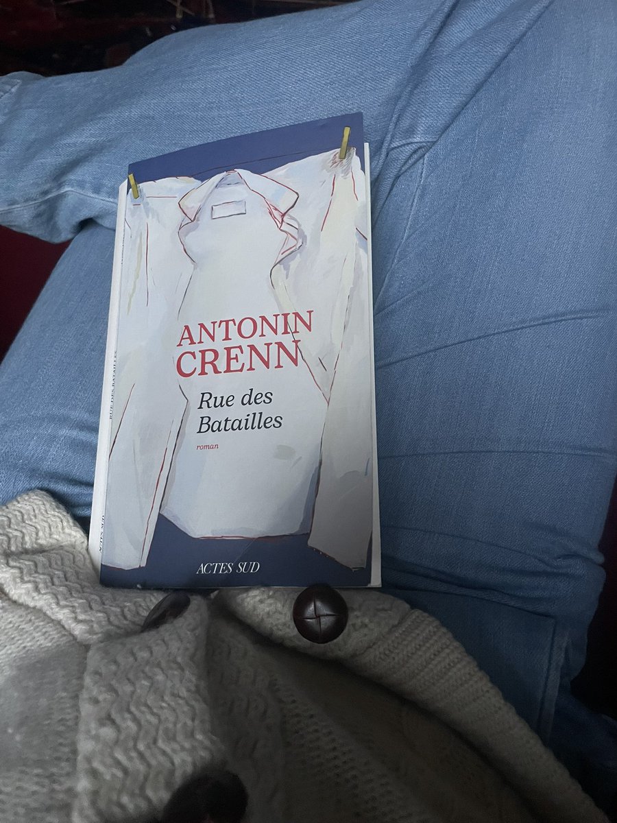 cle_mao_takacs's tweet photo. Les livres des ami•e•s, qui sont en plus des bons livres : fier d'eux/elle, heureux de leur succès et de leur constance !
@antonincrenn @ActesSud @Chaillan_M @EdLObservatoire @GianniDiLorena @OlniEditions https://t.co/4oSrQGeWXD
