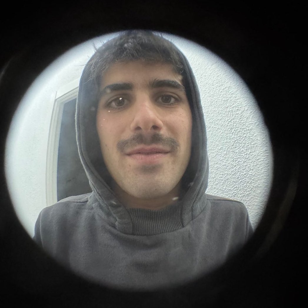 targaryennn_'s tweet photo. te voy a tener q comer con patatas https://t.co/f938W8uJVk