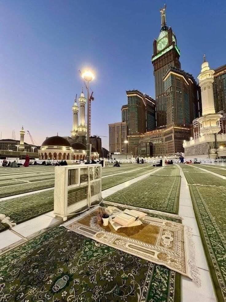 AlaaElsekhily25's tweet photo. يارب أن أجلسُ هُنا في خُلوةٍ معك لا شأن لي بالدُنيا وأهلها، ويكُون كُل ما يشغلني أن أتقلب شوقًا كيف أُرضيك فترضىٰ عني، يارب لا تحرمني لذة الأُنس بك ومُناجاتك من تلك البُقعة الطيبة المُباركة يارب يا واسع. https://t.co/MMfoZs5xI4
