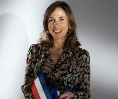 PrintempsMaires's tweet photo. Maires : ne pas tout gâcher 💡
Défis du mandat, équilibre engagement local / vie perso : une visioconférence pour se préparer avant les #ElectionsMunicipales2026 avec @Camille_2Neau .
🗓 27/01 – 19h | 📍 En ligne
🔗 Inscriptions : https://t.co/dlSnywngRN
#PrintempsDesMaires https://t.co/JUmzcobN65