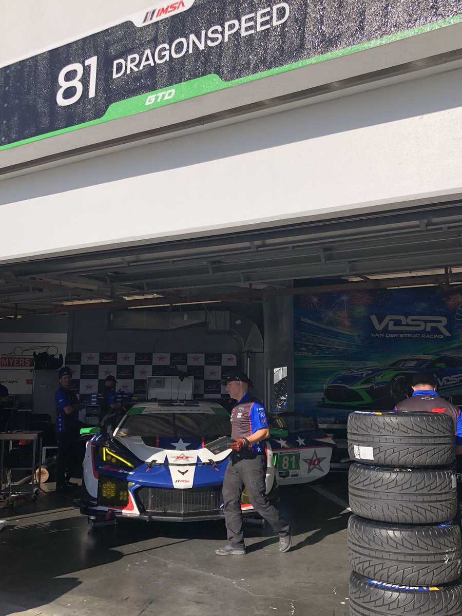 Viclovesracing's tweet photo. @DragonSpeedLLC Crew hard at work! Good luck 🏁👍#Rolex24 https://t.co/Hdhv68KFwB