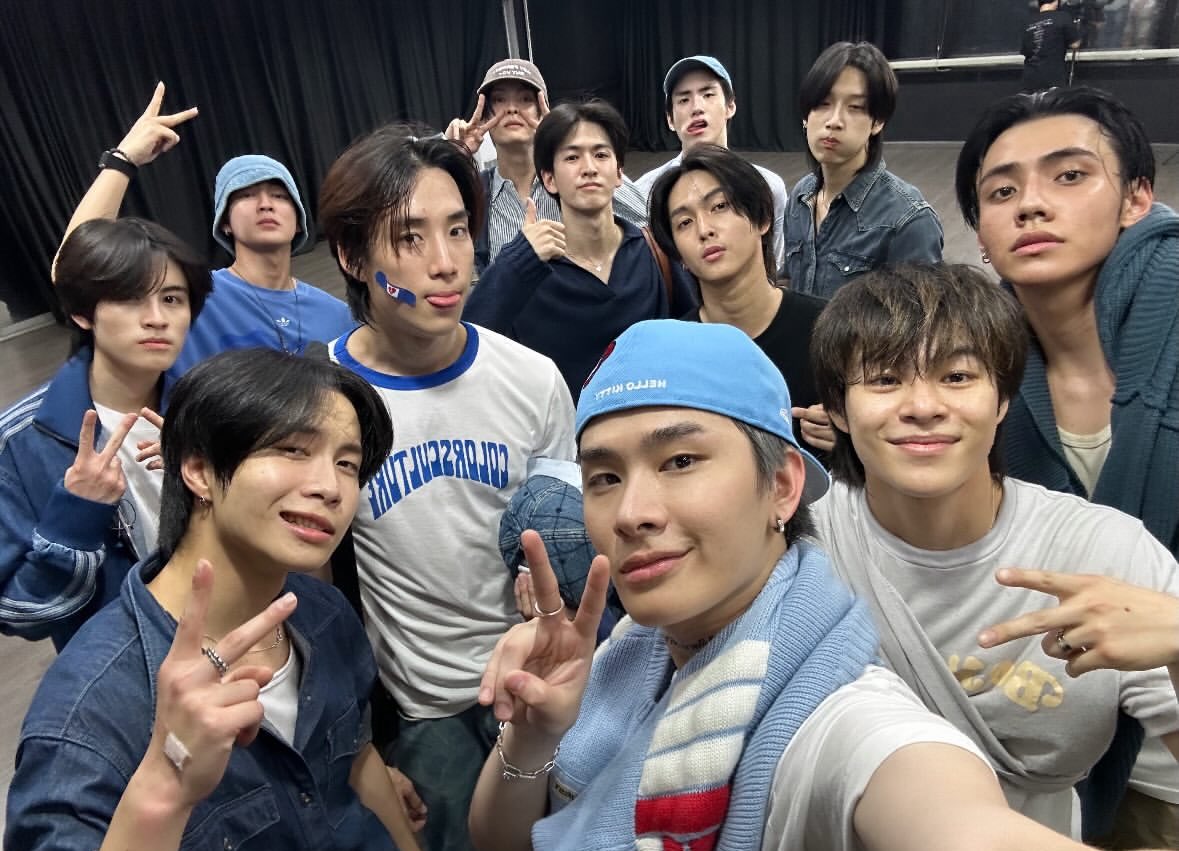 heartmeoaw's tweet image. ขอชมนิดนึงวันนี้ไทยทำหน้าที่แอดมินได้ดีตั้งแต่เริ่มวันเลย ถ่ายเพื่อนครบทุกคนแถมมีรูปที่ถ่ายไว้ก่อนเผื่อเพื่อนที่ยังไม่มาด้วย รีวิวเพื่อนครบบวกรูปคู่กับเพื่อนแล้วยังจบวันไปพร้อมกับบัสทั้งสิบสองคนอีก เก่งมากเลยคับไว้มาเป็นแอดมินอีกน้า 💙🩵

ADMIN THAI MY BLUE

#THAIchayanon…