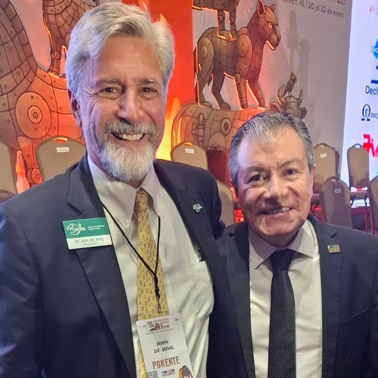 El Dr. José Silva, presidente del CONEVET, participó en la Convención Nacional 2026 de la FedMVZ en Monterrey, NL, donde presentó la ponencia “Acreditación de los programas de medicina veterinaria en México y Latinoamérica” dentro del salón académico sobre educación veterinaria.