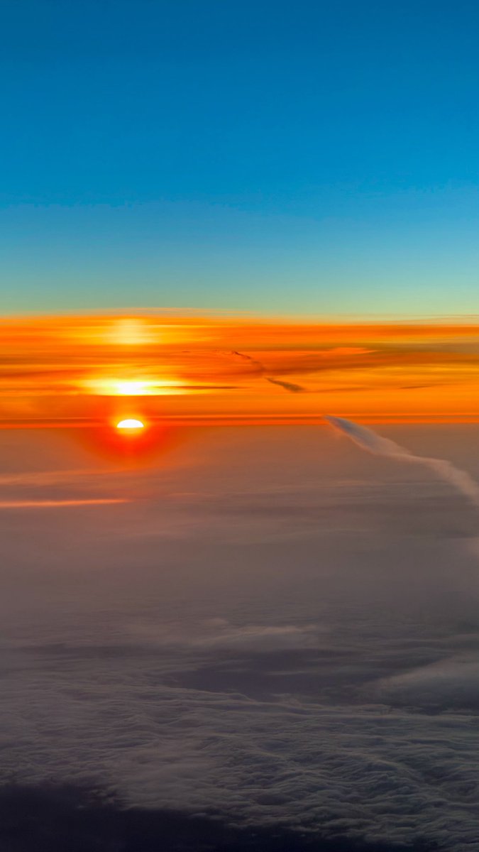 volsdemax's tweet photo. Encore un magnifique lever de soleil 🔥
Pas facile de se lever à 3h du matin mais le spectacle vaut le coup 😍 https://t.co/TRIEvk82hn