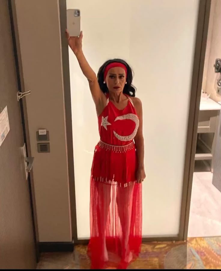 saçları ördüğümüz gün k*rdistancı sanılmayalım diye bizim outfit