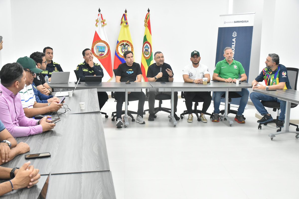 alcaldiabquilla's tweet photo. ¡El Carnaval lo preparamos desde todos los ángulos!

Nos reunimos para revisar cada detalle de los eventos que se vivirán en la Vía 40. Trabajamos para que el 'Cumbiódromo' esté listo para recibir a los hacedores y espectadores del Carnaval. https://t.co/srtBHG14Br