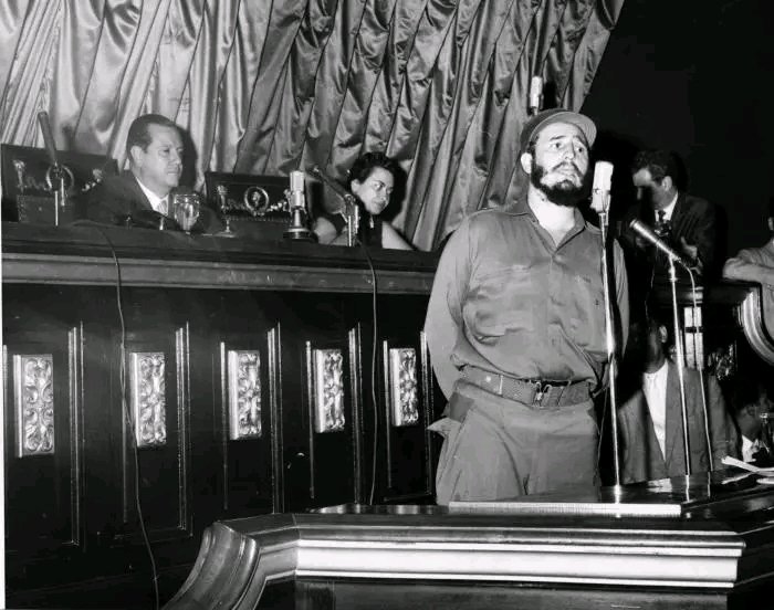 ✊🇻🇪| #Fidel tomó a Caracas.

📌 El 23 de enero de 1959 el Comandante en Jefe visitó por primera vez la nación bolivariana.

acortar.link/3oBg4u