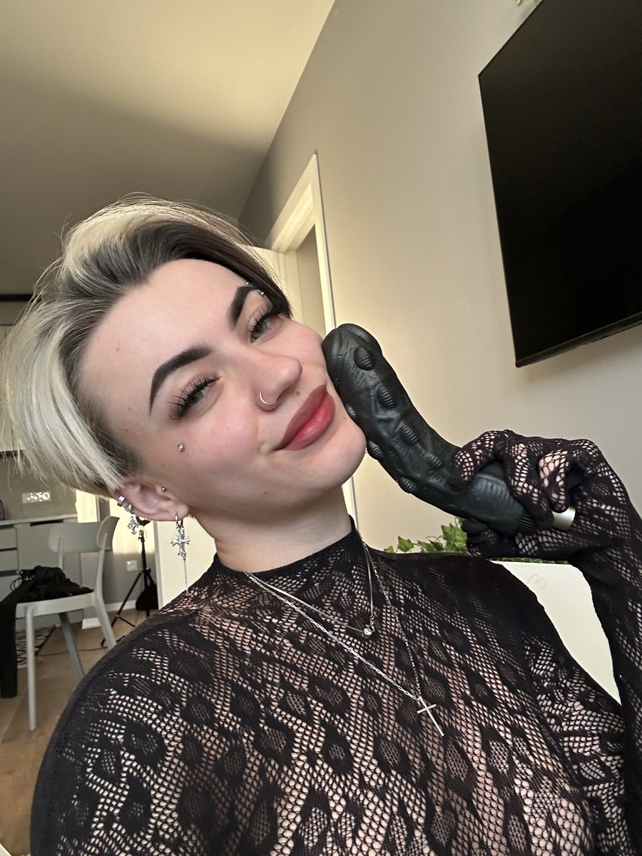 _Rina__Sun_'s tweet photo. Let's have some fun tonight 2/2🖤

#sextoys
#onlyfans #onlyfansgirl 
#onlyfanspromo #nsfw
#sextwt #dildo
#stoking #tights
#sexmachine https://t.co/grumIwCZKX