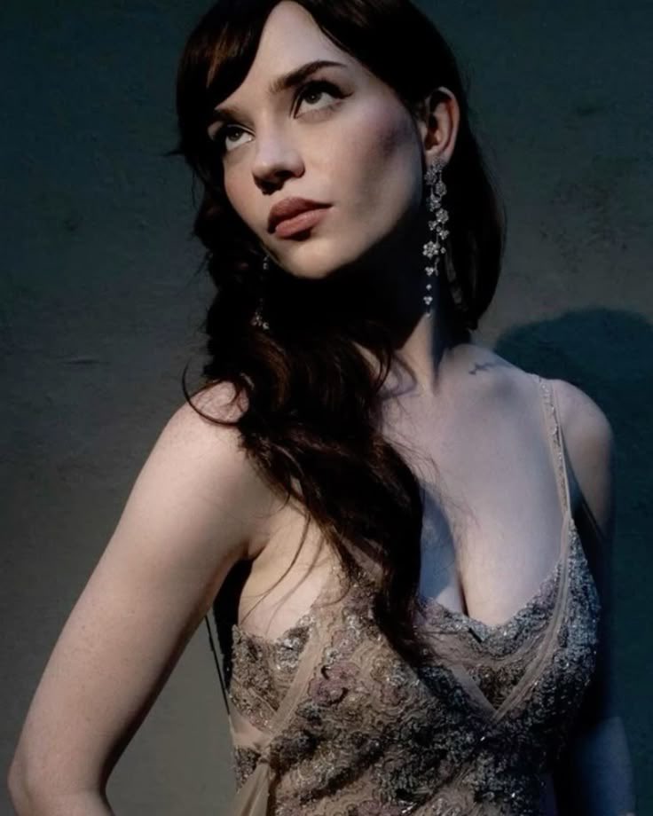 sophie thatcher files tweet media