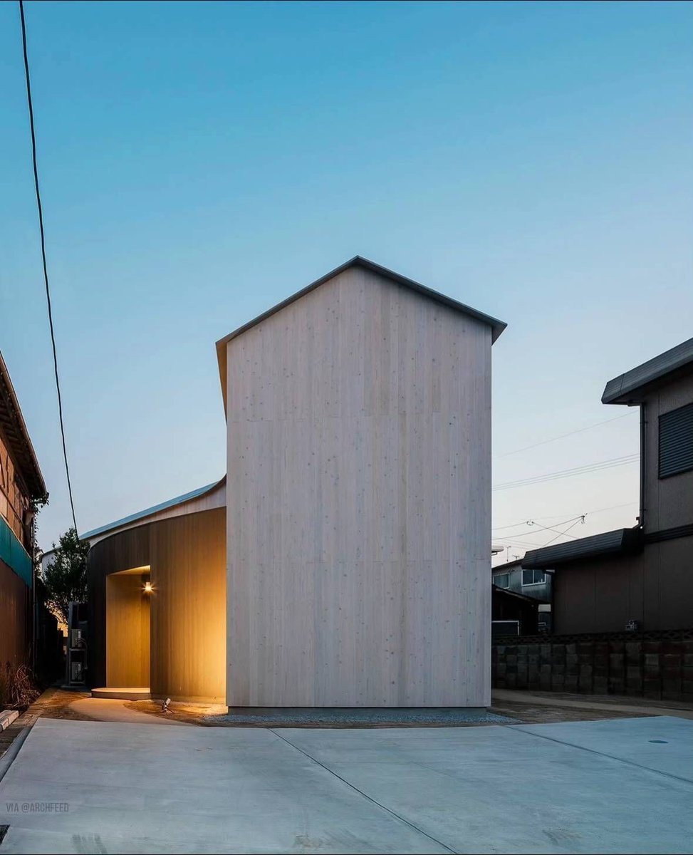 hutdesigns's tweet image. Affordance House by Class Archi that winds its way among residences in Fukuzu city, Japan
