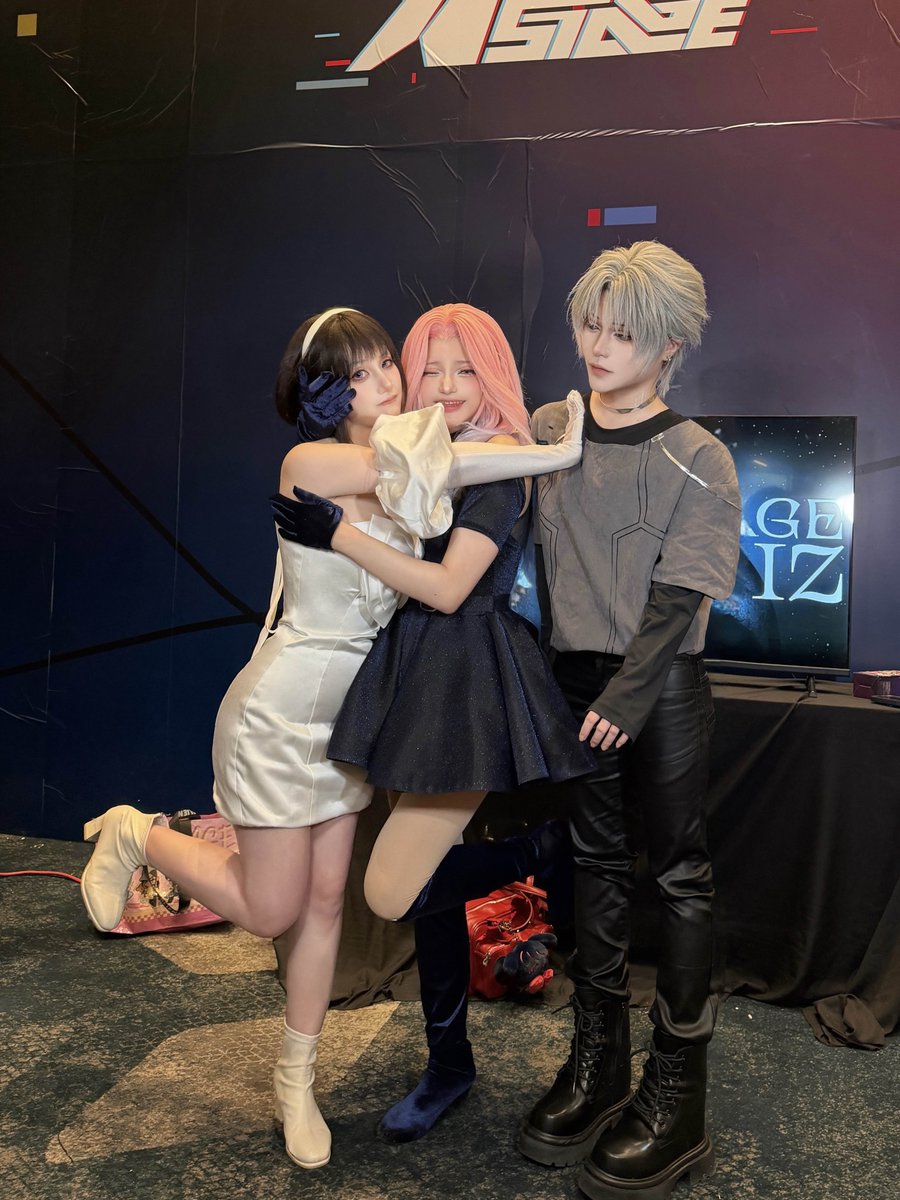 alnstmiwa's tweet photo. Caption this 😂 https://t.co/GyrnuIX49Y