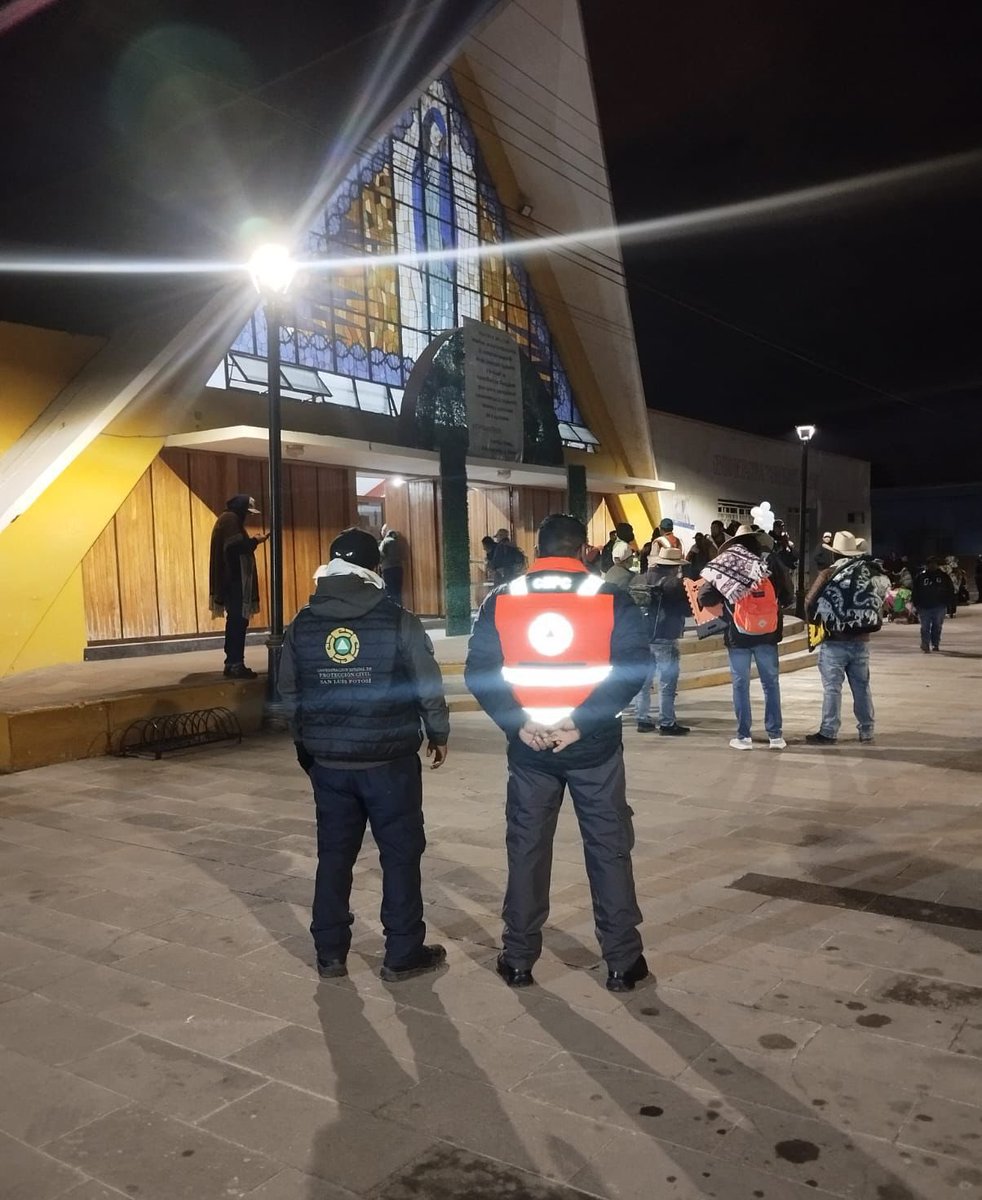 Más de 4 mil peregrinos partieron este día en la denominada Carava de la Fe hacia el santuario de la Virgen de San Juan de los Lagos, por lo que <a href="/PC_SLP/">PC Estatal SLP</a> implementó un operativo especial de prevención y seguridad. #SLP