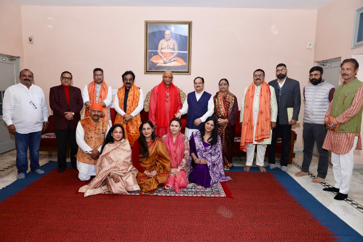JPNadda's tweet photo. आज जबलपुर ग्वारीघाट स्थित साकेत धाम में भगवान भोलेनाथ जी के दर्शन कर पूज्य संत स्वामी गिरीशानंद जी सरस्वती का आशीर्वाद प्राप्त किया।

माँ नर्मदा के तट पर स्थित यह दिव्य स्थल असीम आनंद और आध्यात्मिक ऊर्जा की अनुभूत�� का केंद्र है। https://t.co/bjQDgAs53h