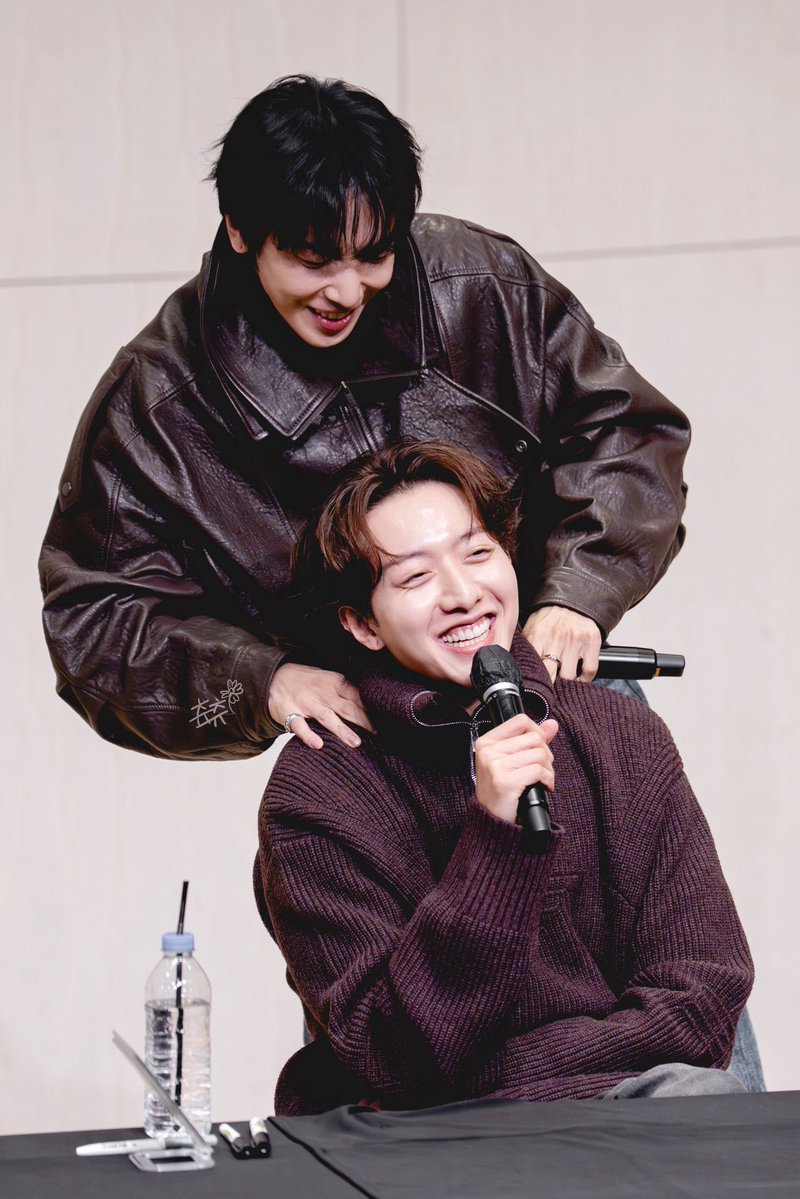 boice_chiuchiu's tweet image. 20260123 Ktown4U 팬사인회 

@JYHeffect 

#CNBLUE #씨엔블루 #정용화 
#JUNGYONGHWA #leejungshin #kangminhyuk #이정신