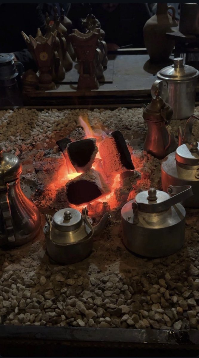 تجي ضحكتك في بالي المرهق المرتاب 
مثل لفحة النسناس في وجه متوضي

#شعر  #قصيد