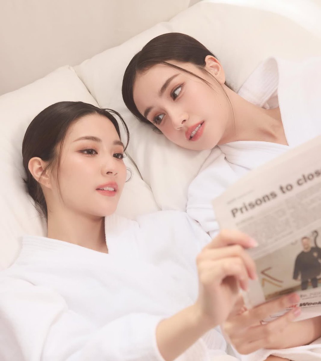[LEMON MAGAZINE GinJay interview] 

When you’re not working, do you do anything to relax and feel happy?

🐒: We talk on the phone a lot. I think just chatting already makes me happy.

🦙: Yes. Because we both value family a lot, and sometimes when we’re apart, we’ll just stay on