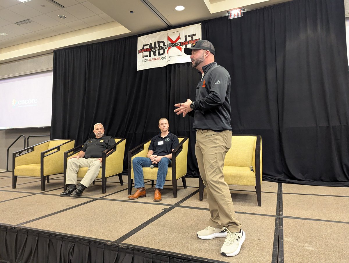 STNowNorthAL's tweet photo. Joe Scaramucci of #SkullGames leads a law enforcement panel discussion. #enditnow #alabamahumantraffickingsummit https://t.co/RweyUrwNWk